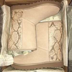 NIB UGG Short Boots w/Metallic Snakeskin 7
